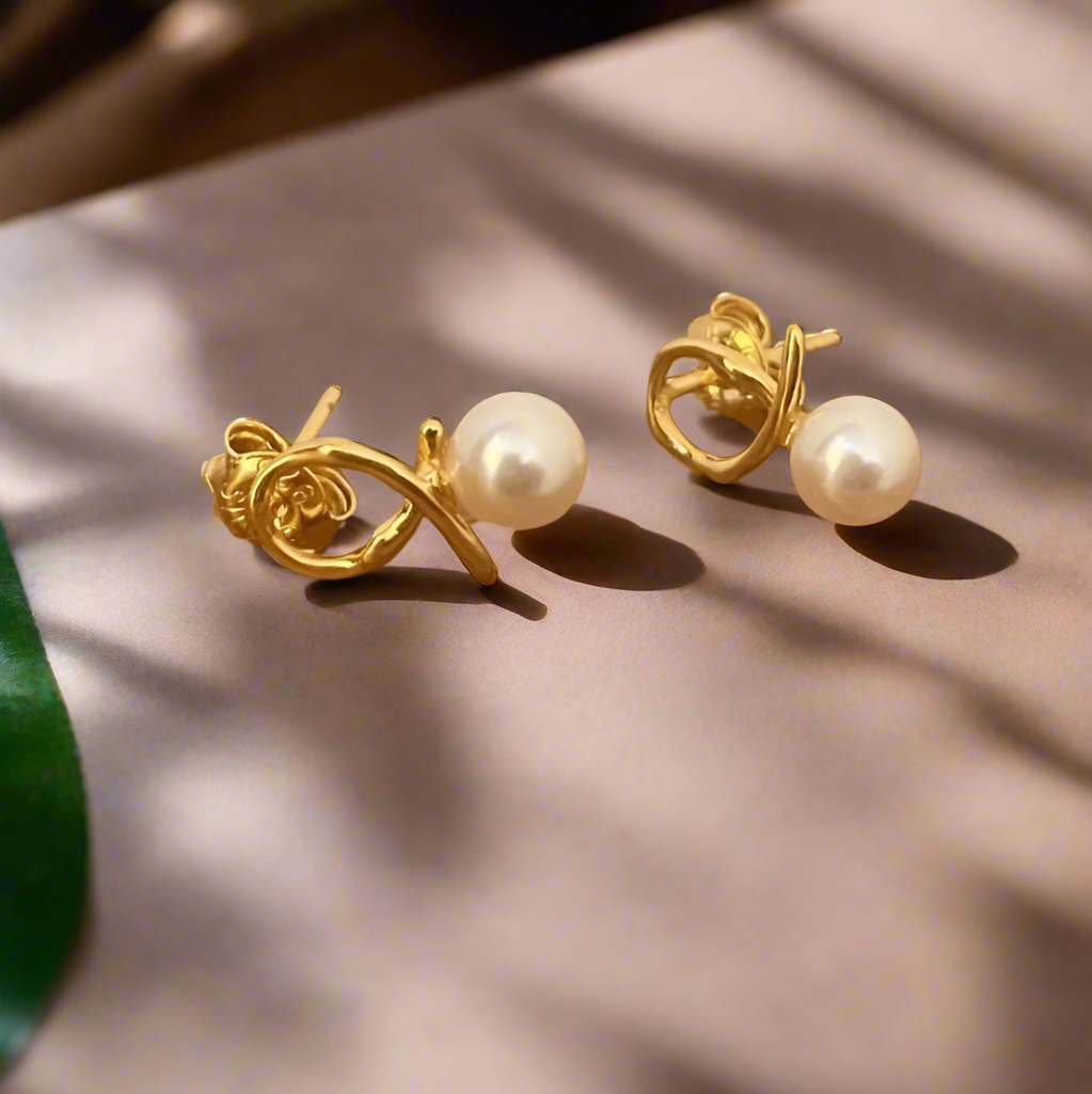 Odette | Golden Shell Pearl Knot Stud Earrings – Timeless Jewelry for Women