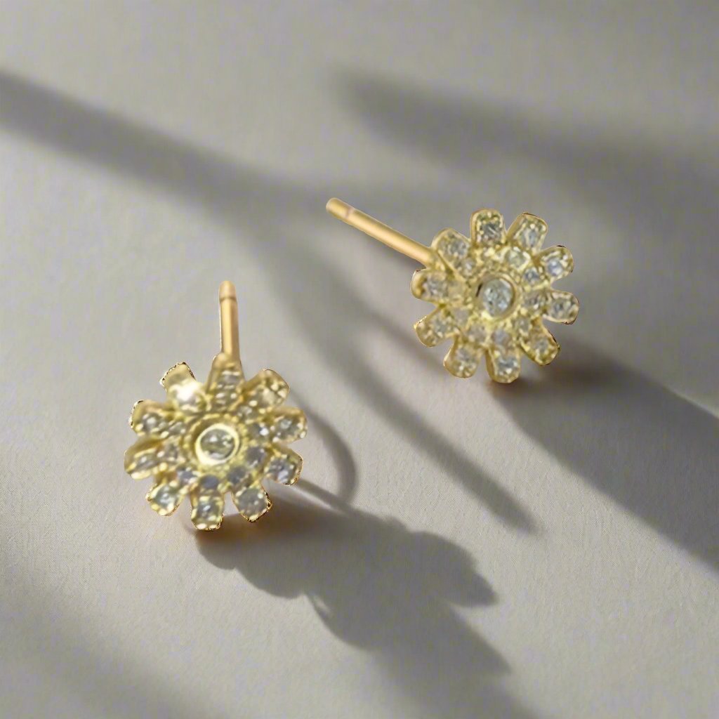 Emily | Golden Daisy Flower Earrings -Elegant & Stylish Jewelry