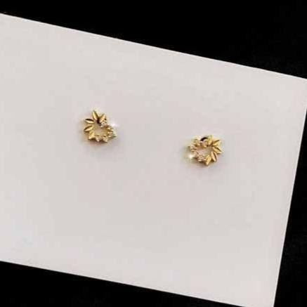 Lavinia | Heart Floral Stud Earrings- Stylish & Chic Jewelry for Women