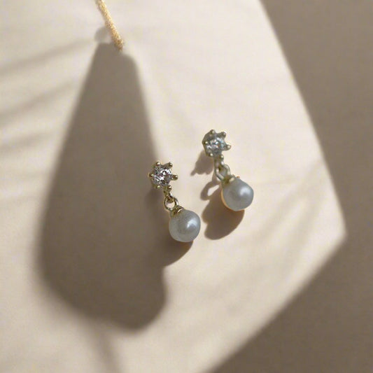 Eva | Pearl Drop Earrings - Elegant & Classy Jewelry for Women