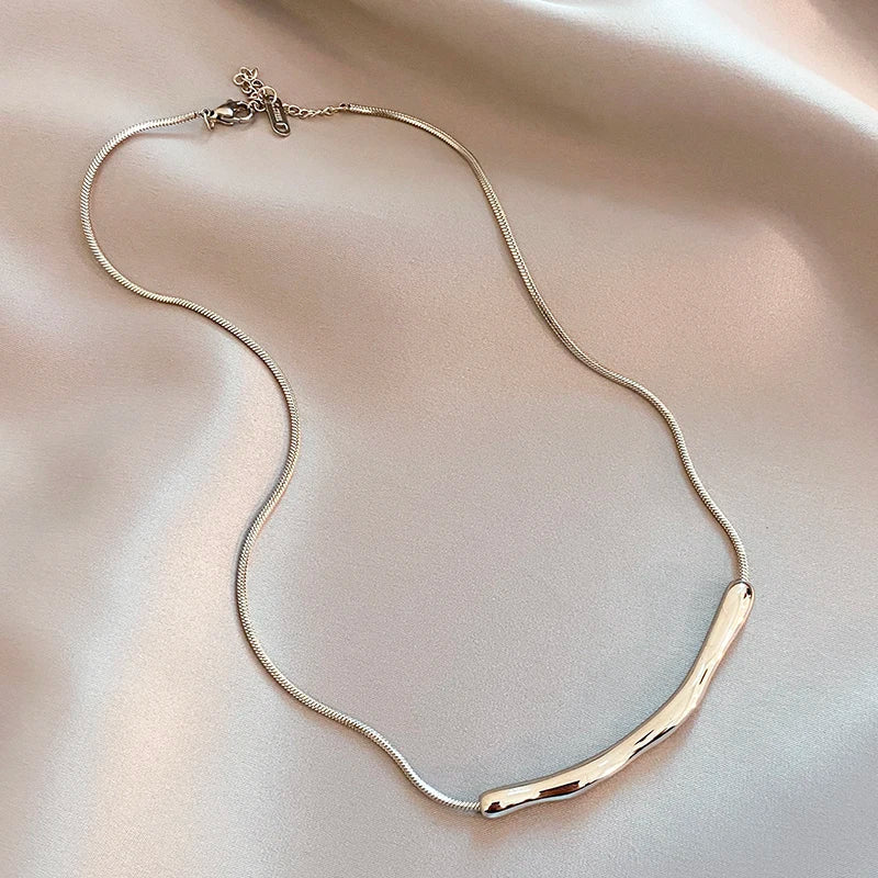 Kelsey | Elegant Gold Collarbone Necklace – Minimalist, Chic & Timeless