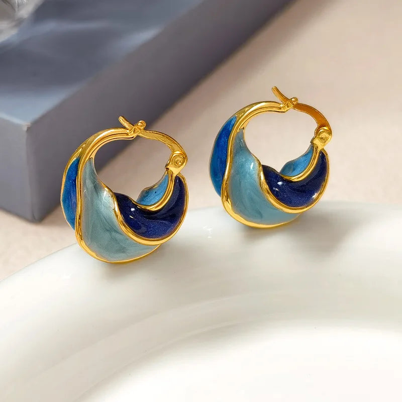 Hailee | Swirly Hoop Earrings – 18K Gold-Plated & Fashion-Forward