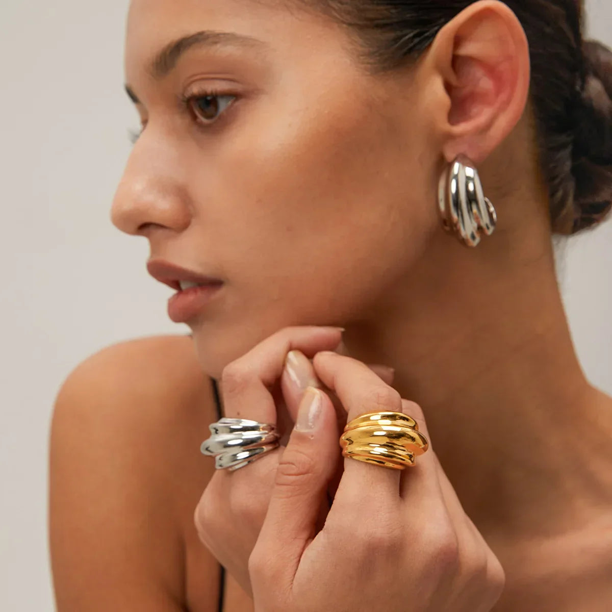 Gwen | Irregular Twisted Hoop Earrings – Gold-Plated, Trendy & Lightweight