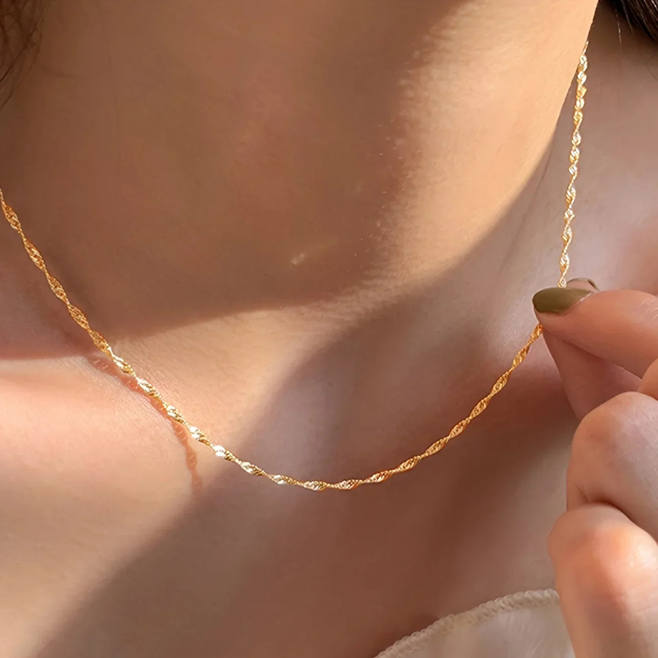 Giana | Thin Gold-Plated Clavicle Necklace – Elegant, Minimalist & Timeless