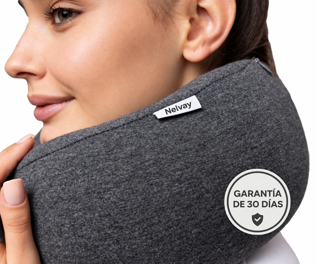 La almohada de viaje NELVAY en uso