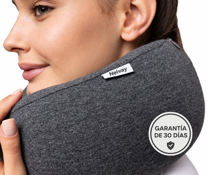 La almohada de viaje NELVAY en uso